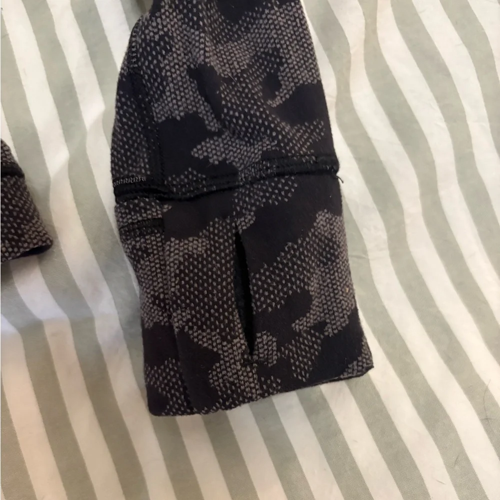 LULULEMON fleece lined long sleeve! - Picture 4 of 6